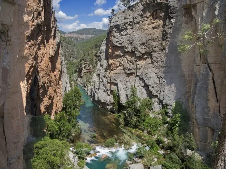 Baño, senderismo y escalada en Montanejos