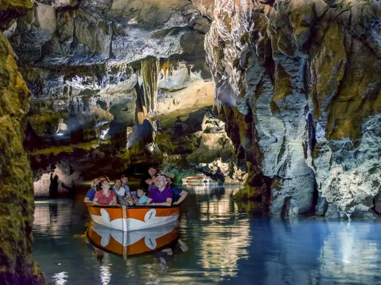 Deslízate por las Calas de Sant Josep en la Vall d'Uixo