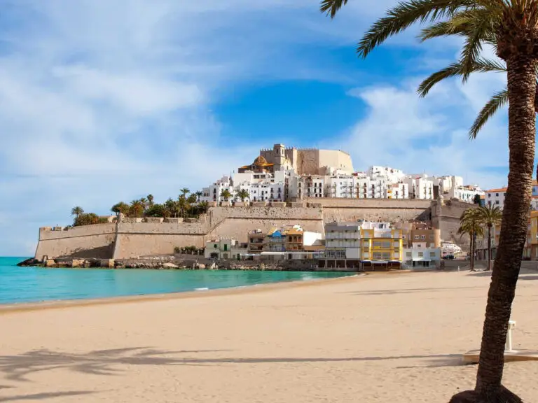 El espectacular castillo, pueblo y playa de Peñiscola