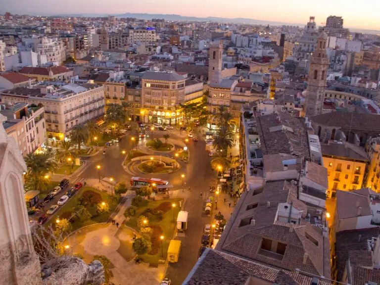 Sumérjate en Valencia, la capital regional