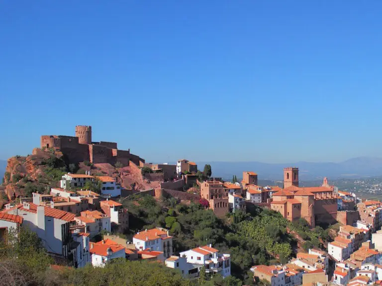 Explora el hermoso pueblo de Vilafames